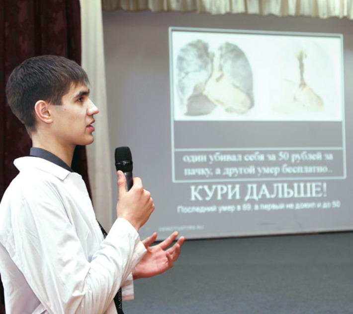 На большом экране  легкие курильщика смотрятся шокирующе. Фото Аркадия УВАРОВА