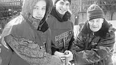 Волонтеры из трудового десанта уверены, что помощь людям полезна во всех отношениях. Фото пресс-службы Законодательного собрания НСО