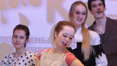 Победитель театральной номинации фестиваля — образцовый поэтический театр «Жираф» из Краснообска. Фото предоставлено Новосибирской областной юношеской библиотекой