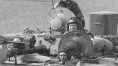 К 2017 году контрактники станут основной — и хорошо обеспеченной — силой Российской армии. Фото Михаила ПЕРМИНА