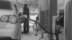 Автовладелец должен быть уверен в качестве приобретаемого им бензина. Фото Михаила ПЕРМИНА