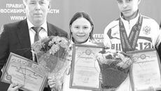 Анатолий Непряхин, Наталья Янок и Алексей Семенчиков после торжественного приема в правительстве области. Фото Натальи МАНТОРОВОЙ