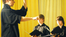 Дирижирует Елена Рудзей — художественный руководитель фестиваля «Сибирские сезоны». Фото Михаила ПЕРМИНА