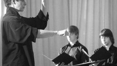 Дирижирует Елена Рудзей — художественный руководитель фестиваля «Сибирские сезоны». Фото Михаила ПЕРМИНА