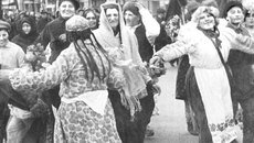 Празднование 1 мая в Новосибирске, 1948 год. Фото из альбома «Новониколаевск — Новосибирск»