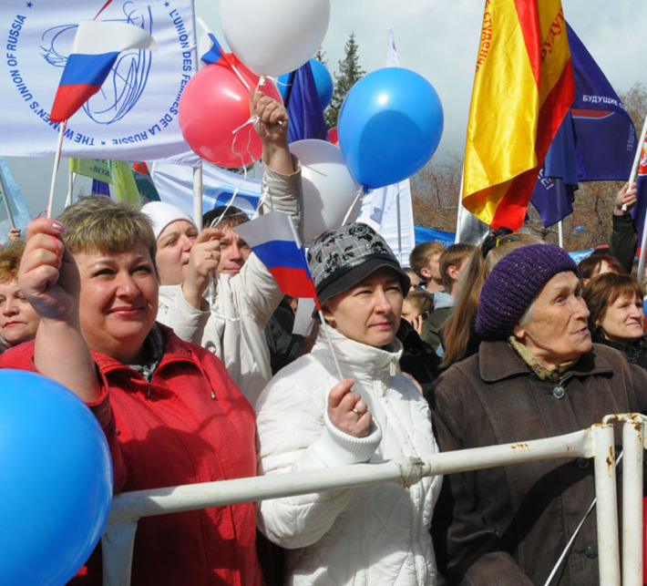 На торжественный митинг собрались почти 12 000 человек. Фото пресс-службы губернатора и правительства НСО