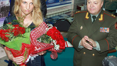 Награда нашла героя, а в Музее истории и развития Калининского района вскоре появится уголок памяти Андрея Загарина. Фото Дмитрия БОЛДЫРЕВА