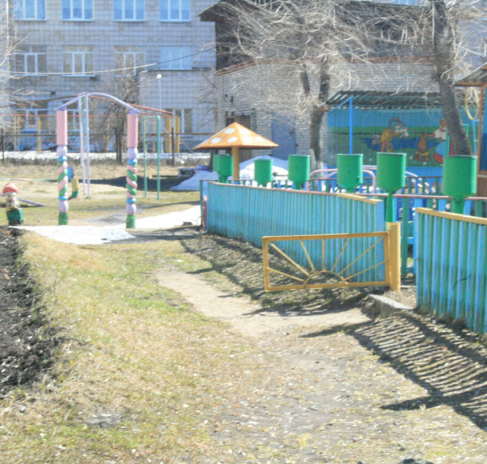 Жителям улицы Западной приятно выйти во двор. Фото Татьяны РЕШКЕ