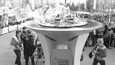 Частица огня Универсиады в Новосибирске. Фото Аркадия УВАРОВА