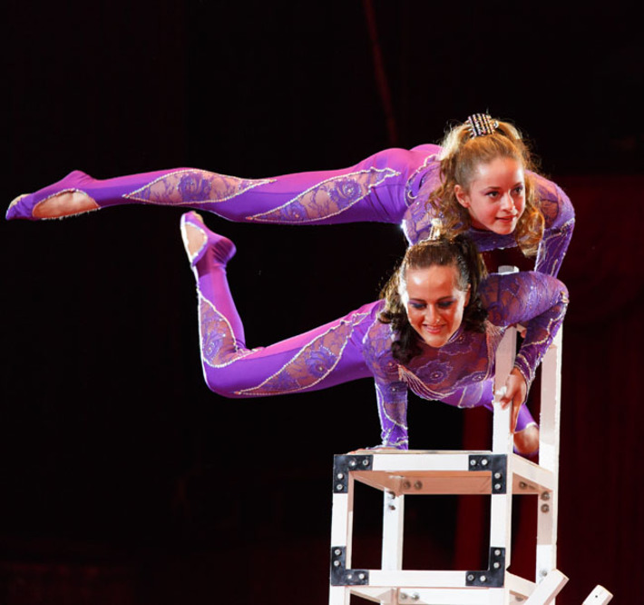 Гимнастика, акробатика, эквилибристика — все это в номинации «Цирк». Фото Аркадия УВАРОВА