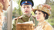 Кадры из фестивальных фильмов «Подпоручик Ромашов» и «Господа офицеры. Спасти императора». Фото с сайта kino-teatr.ru