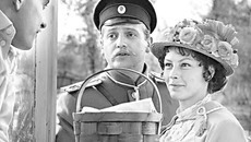 Кадры из фестивальных фильмов «Подпоручик Ромашов» и «Господа офицеры. Спасти императора». Фото с сайта kino-teatr.ru