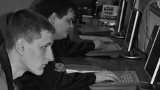 Будущие самолетостроители продемонстрировали министру возможности учебного оборудования.  Фото Юлии НАЗАРЕНКО