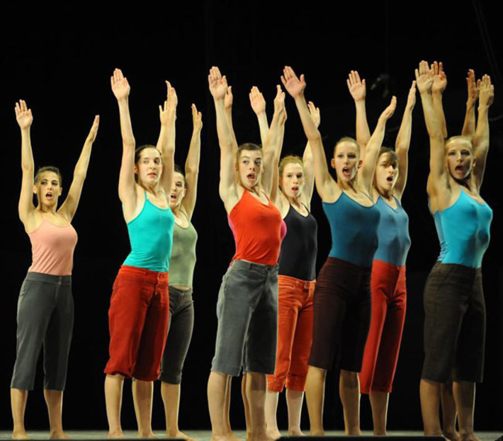 Театр Батшева, спектакль Deca Dance. Фото с сайта kino-teatr.ru