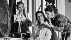 Сцена из спектакля «Вечер водевилей». Фото предоставлено театром «На левом берегу»