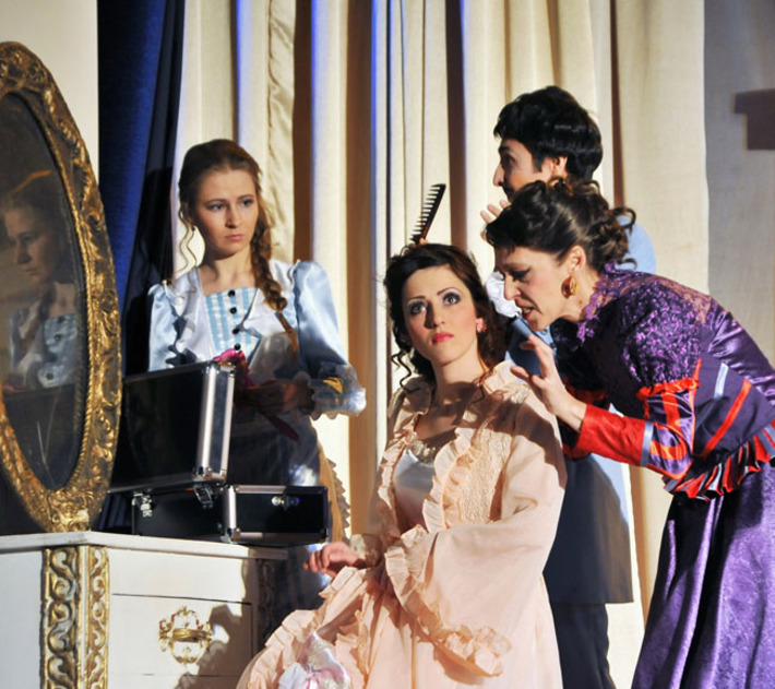 Сцена из спектакля «Вечер водевилей». Фото предоставлено театром «На левом берегу»