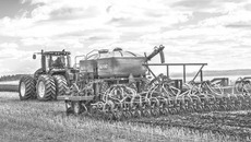 Посевная. Фото из газеты «Маяк Кулунды»