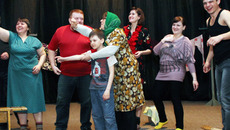 Сцена из спектакля «Нелюдимо наше море…» в исполнении артистов театра-студии «Эксперимент». Фото Алексея БОГДАНОВА