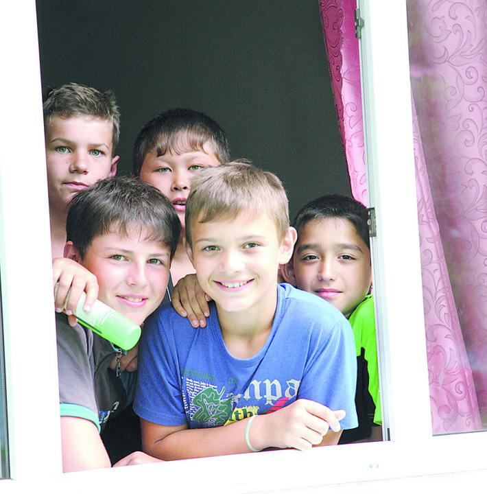 На снимке — юные воспитанники спортивно-оздоровительного лагеря  «Чемпион».