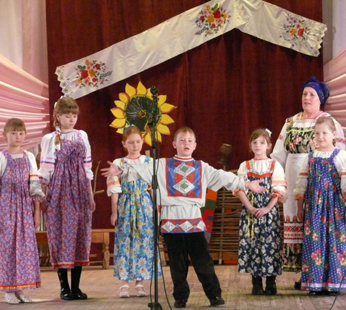 Звучит родная песня. Фото Зои ТЮРИНОЙ