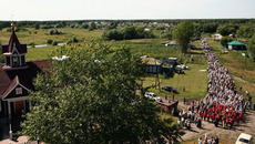 Крестный ход к храму во имя Преподобного Серафима Саровского в с. Турнаево. Фото РИА «Новости»