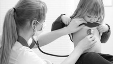Медучреждения региона ждут на работу 40 педиатров. Фото с сайта parenting.ru
