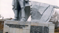 Мемориал в поселке Искра Черепановского района. Фото Михаила АИСТОВА (архив)