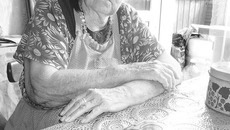 За эти безделушки в надежде на счастье пенсионерка отдала не одну тысячу рублей. Фото Светланы СЫСОЕВОЙ