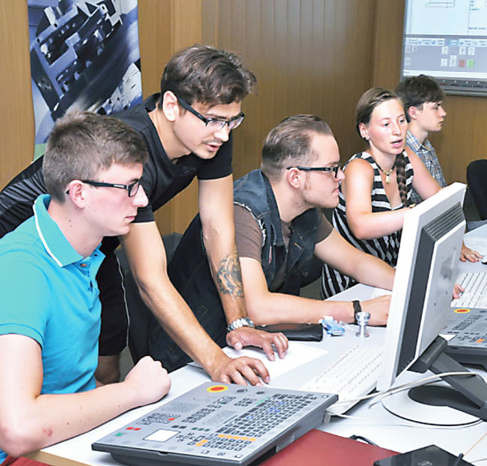 Преподаватели НГТУ объяснили, как программировать роботов и моделировать в 3D