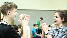 Ребята не только учатся, но и участвуют в различных конкурсах и веселятся на дискотеках. Фото Никиты КОЛЕСОВА с сайта nsu.ru