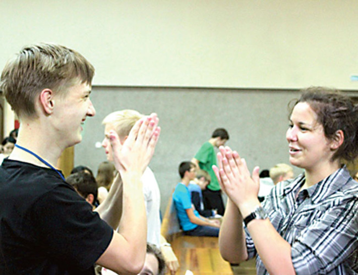 Ребята не только учатся, но и участвуют в различных конкурсах и веселятся на дискотеках. Фото Никиты КОЛЕСОВА с сайта nsu.ru