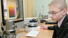 Гимназия № 1 города Новосибирска: для занятий по профильным предметам в специализированных естественно-научном и математическом классах оборудованы современные мини-лаборатории. Фото Михаила ПЕРМИНА