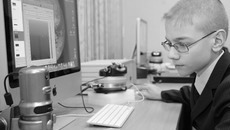 Гимназия № 1 города Новосибирска: для занятий по профильным предметам в специализированных естественно-научном и математическом классах оборудованы современные мини-лаборатории. Фото Михаила ПЕРМИНА