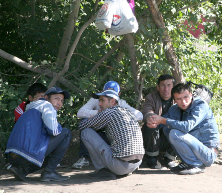 За рабочие места они конкурируют не с нами, а преимущественно друг с другом. Фото Михаила ПЕРМИНА