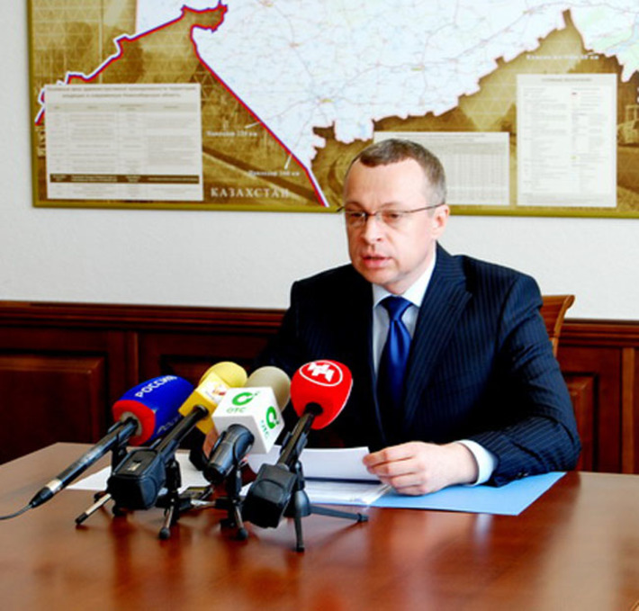 Юрий Петухов подробно информировал журналистов о подготовке, ходе и итогах голосования. Фото предоставлено облизбиркомом