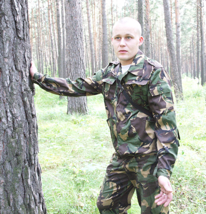 Дмитрий свое будущее связывает с лесом. Фото Михаила ПЕРМИНА