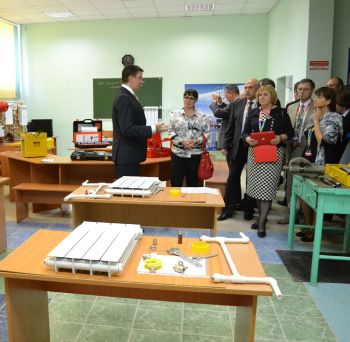 Гости знакомятся с образовательной площадкой Новосибирского архитектурно- строительного колледжа