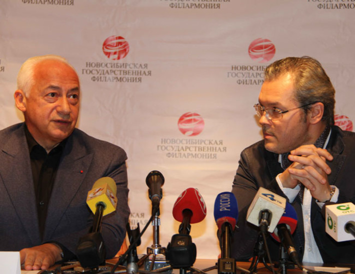 Дирижер Владимир Спиваков и скрипач Вадим Репин понимают друг друга с полуслова. Фото Натальи КУЗНЕЦОВОЙ