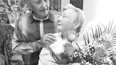 «Бабушка рядышком с дедушкой» — эту песню можно громко и весело спеть про них — Анну и Алексея Лисогор. Фото Аркадия УВАРОВА