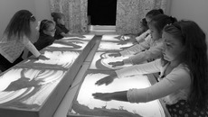 Песочный девичник. Фото Аркадия УВАРОВА