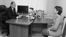 На личном приеме губернатора многодетная мать Ольга Уразова. Фото Аркадия УВАРОВА