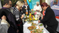 В Мошковском районе при большом стечении народа прошел настоящий картофельный праздник «Свята бульбы» (2012 г.)Фото из архива НЦБК