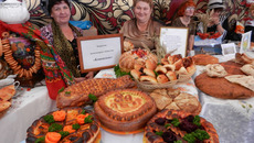 Среди вкусных продуктов конкурса. Фото Марины ЛУПЕЙКЕНЕ