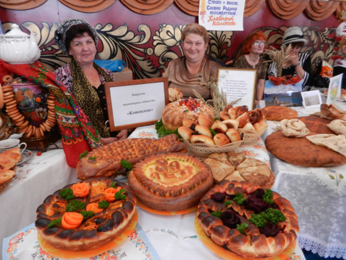 Среди вкусных продуктов конкурса. Фото Марины ЛУПЕЙКЕНЕ