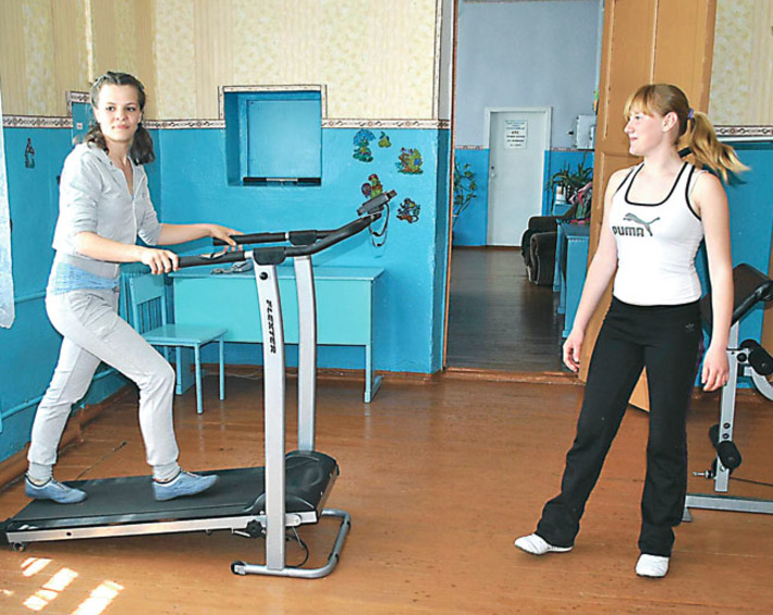 В числе выполненных наказов избирателей Татарского района — открытие тренажерных залов в каждом селе. В Казаткуле его организовали на базе Дома культуры. Фото Юлии НАЗАРЕНКО
