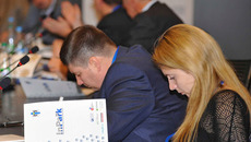 На прошлогоднем форуме сомнений или возражений по поводу господдержки развития индустриальных парков уже не возникало. Фото с сайта air-nso.ru