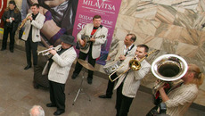 День удался: в разгар рабочего дня попали на концерт. Фото Аркадия УВАРОВА