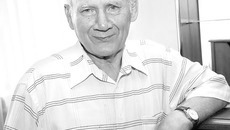 Выдающийся тренер Виктор Кузнецов и его достойные ученики Роман Власов и Александр Карелин. Фото Михаила ПЕРМИНА