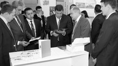 У стендов Новосибирской области на форуме. Фото с сайта nso.ru