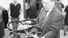 Беспилотник-квадрокоптер не нуждается в непосредственном управлении — на местности он ориентируется самостоятельно и выполняет вложенную в него программу.
